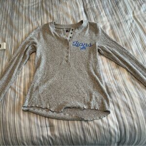 Never worn gray Lions Henley